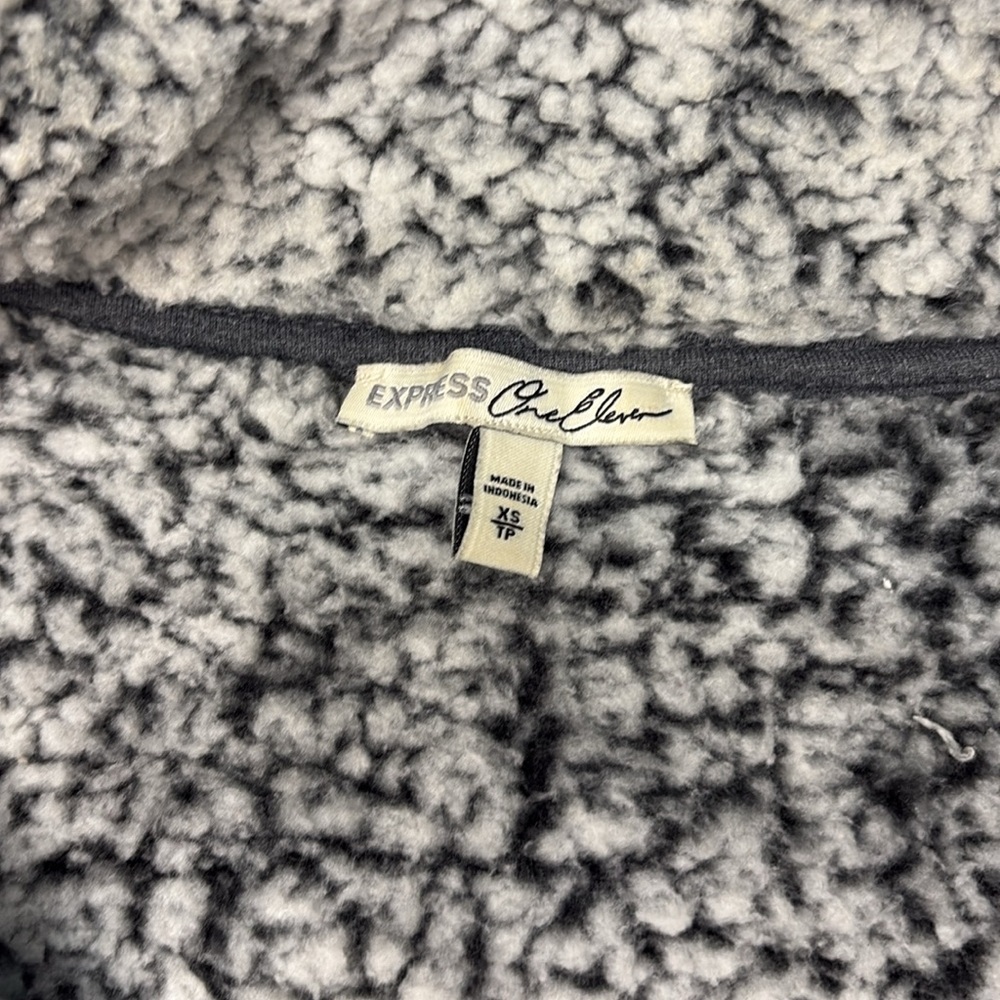Express One Eleven Gray Sherpa Fleece woman's Sweater size XS - Picture 4 of 5